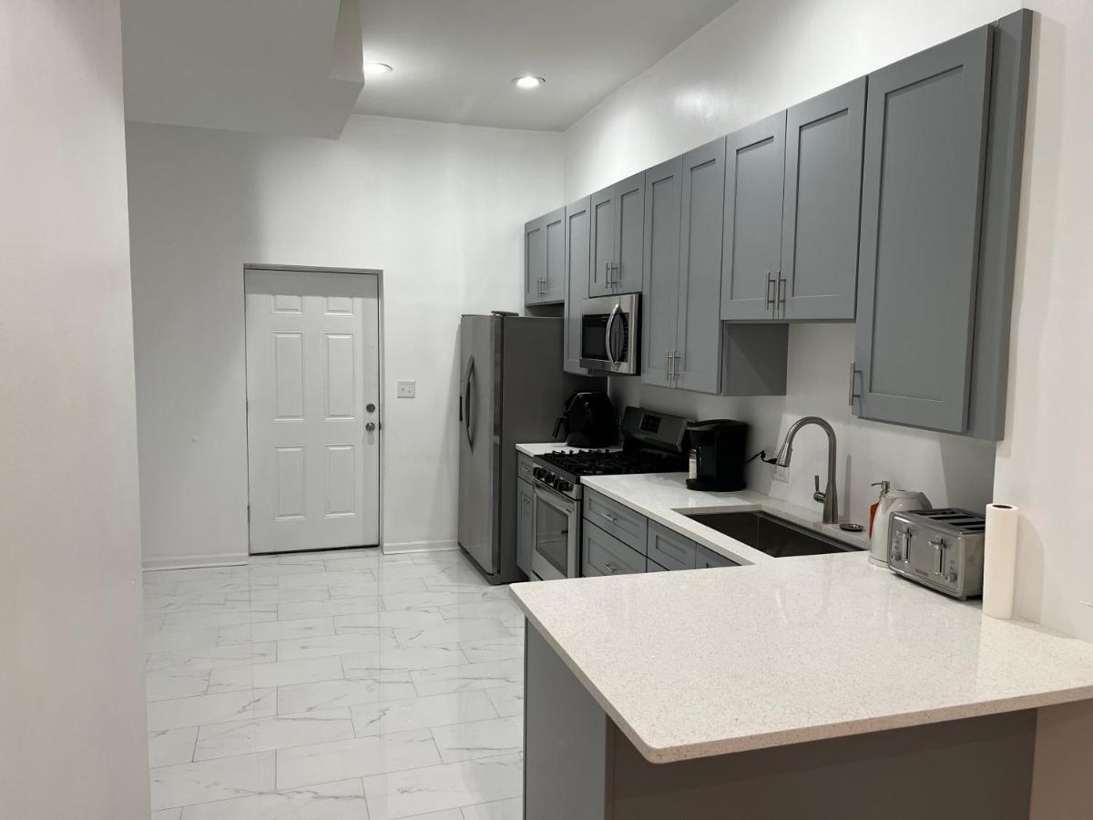 Adorable 2 Bedroom Apartment With Free Street Parking Chicago Exterior photo